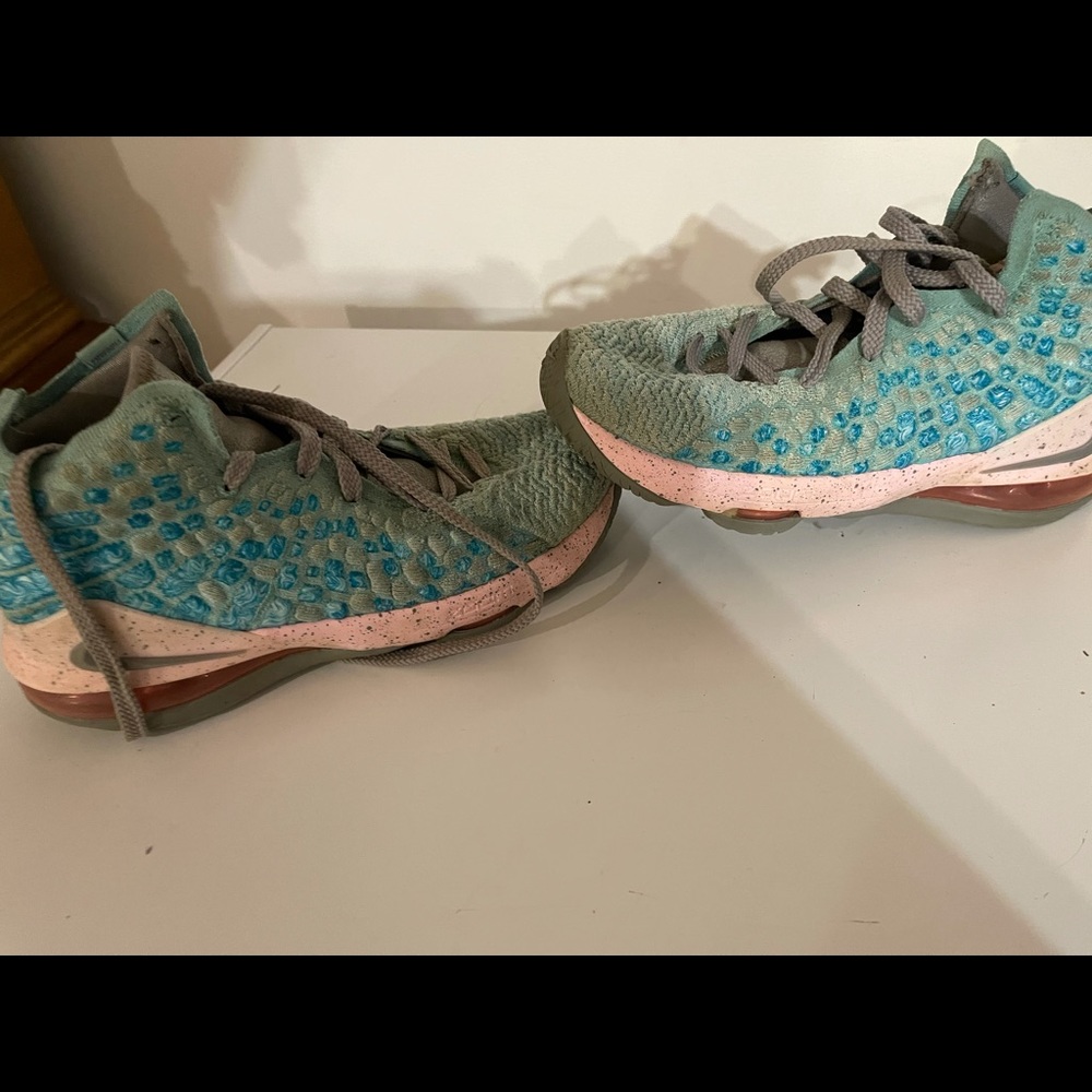 LeBron 17, look brand new. Size 5 1/2